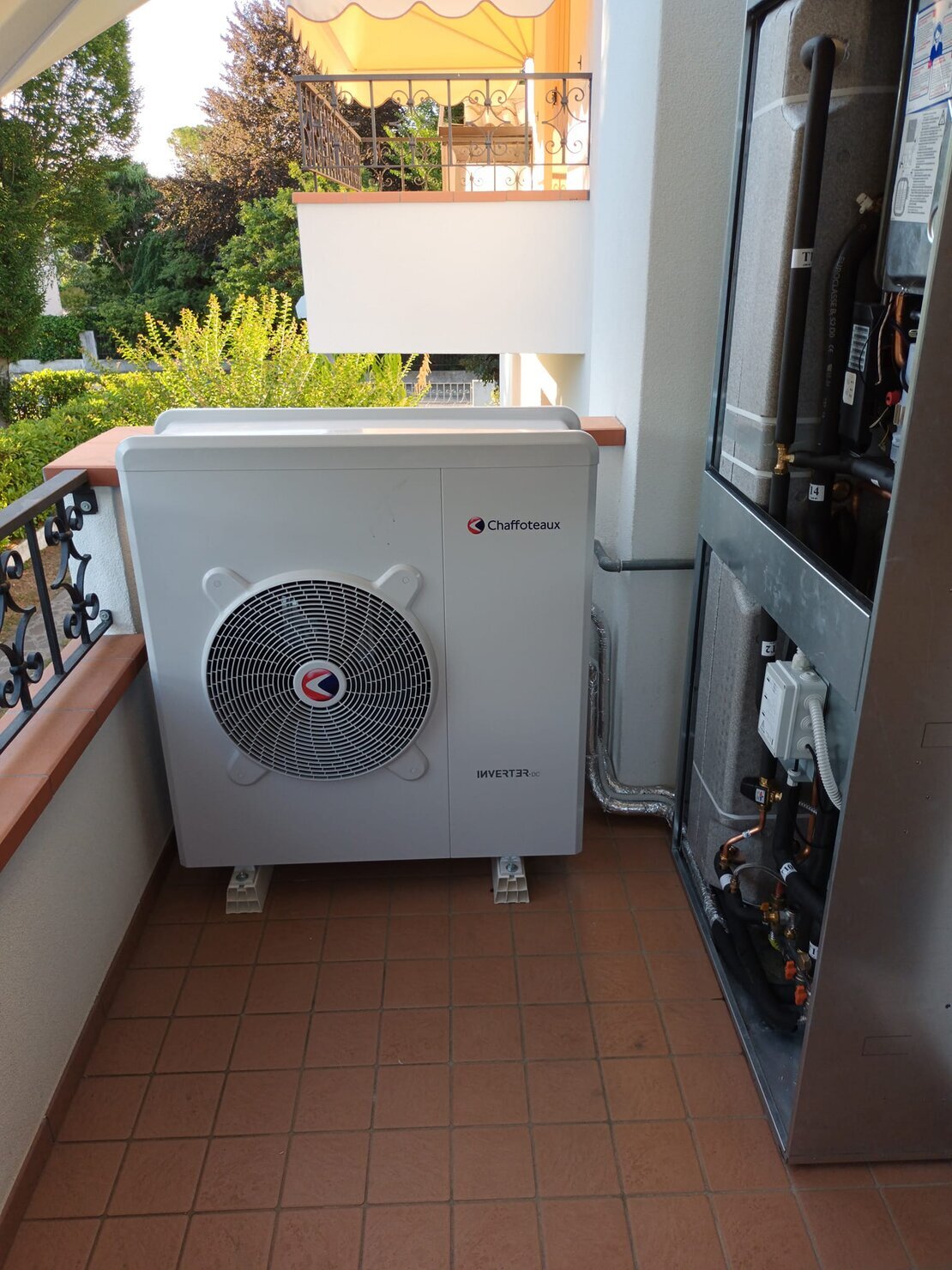 Pompa di calore monoblocco installata all’esterno
