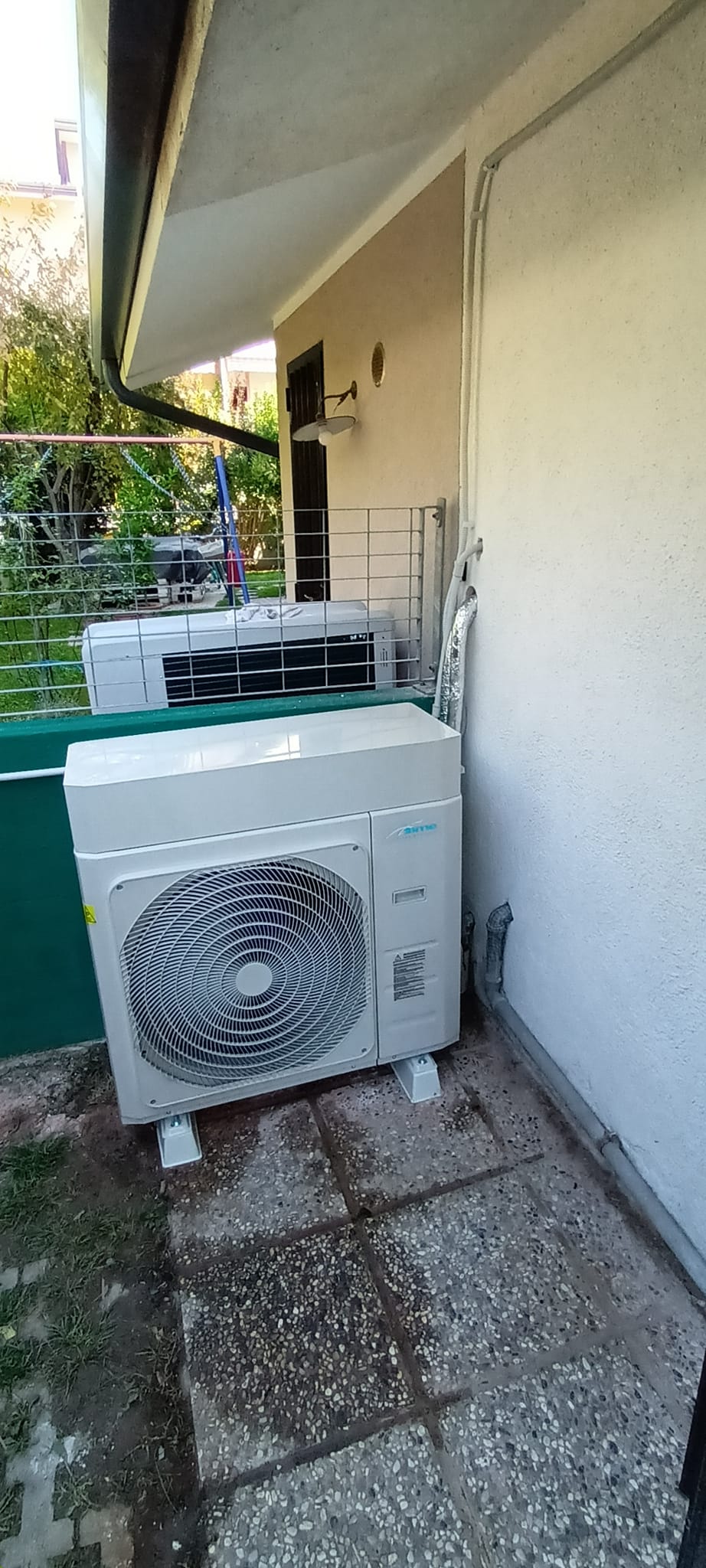 Villa con pompa di calore e impianto fotovoltaico integrati