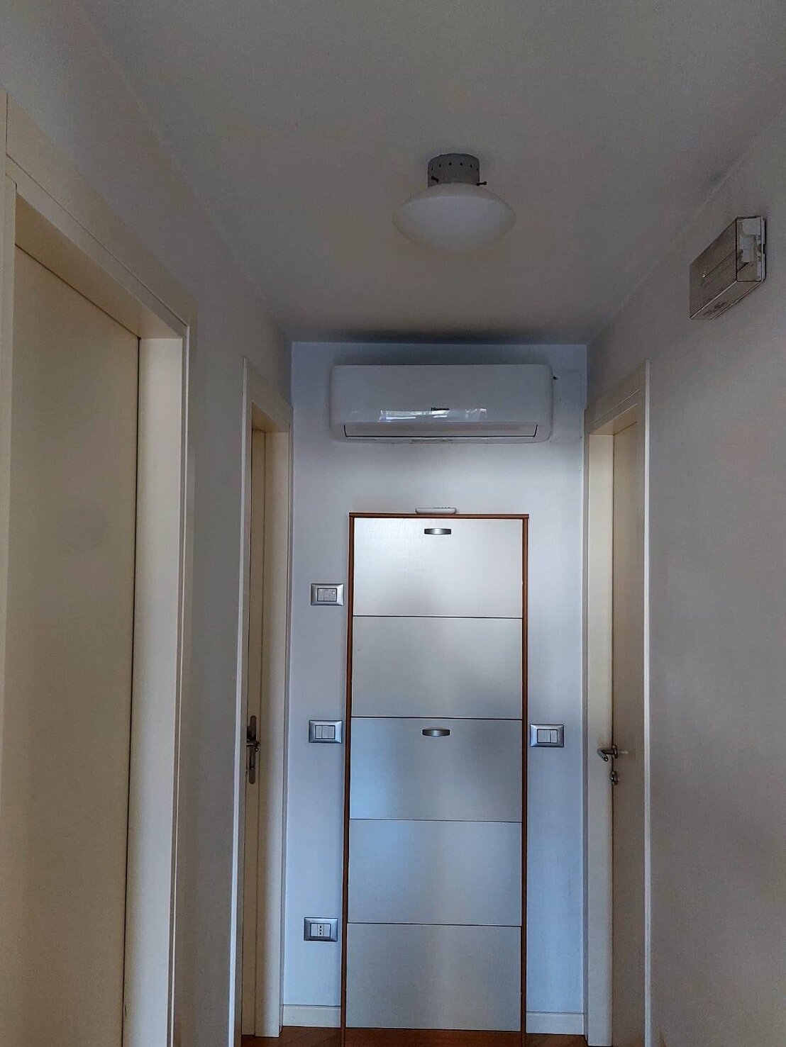 Climatizzatori split installati in ufficio